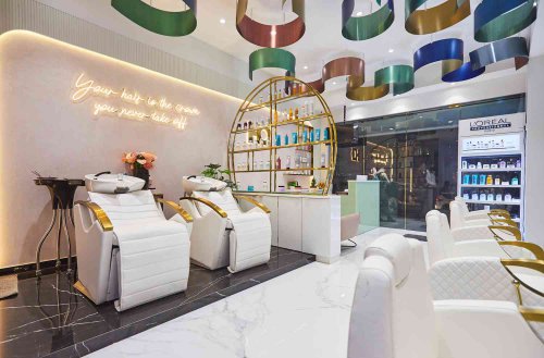 HQ Luxe Smart Salon, Bandra